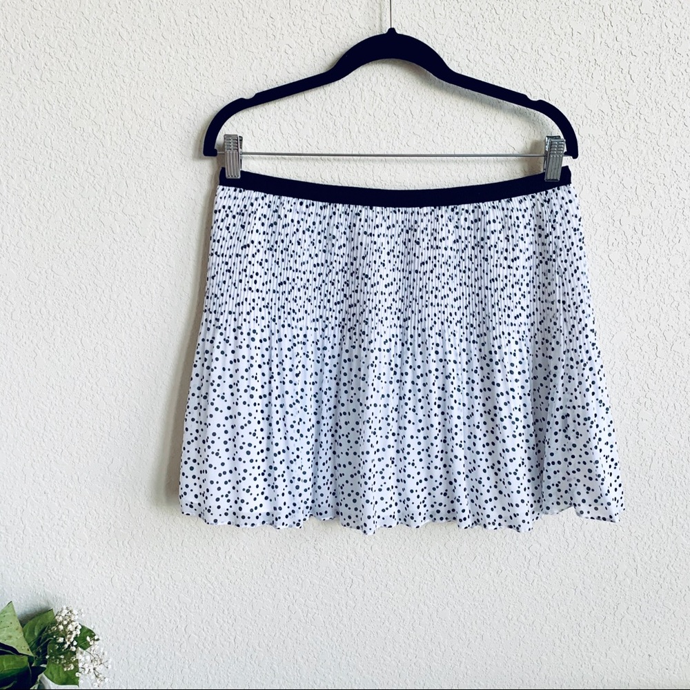 Victoria’s Secret pleated skirt size 6